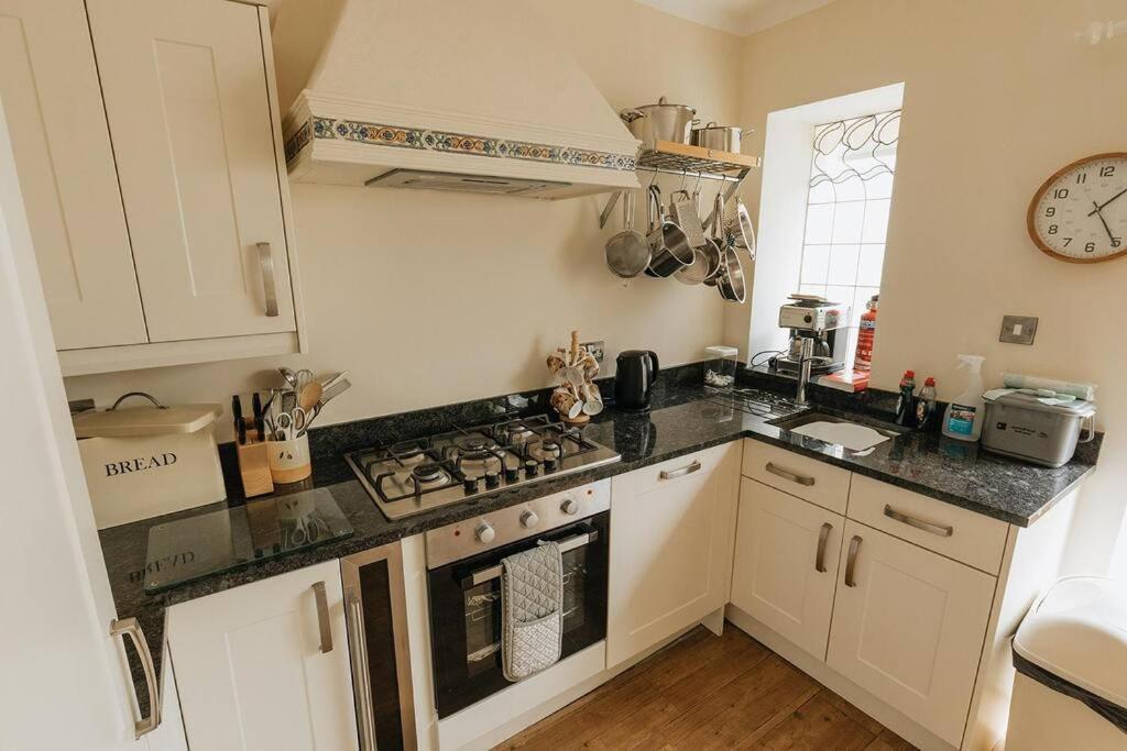 Fir Tree Cottage - Cosy 3 Bed Cottage In Penrhyn Bay With Beautiful Sea Views And Access To Snowdonia Rhôs-on-Sea Exterior foto
