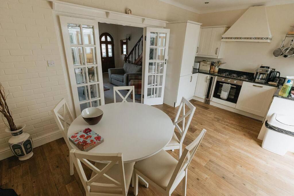 Fir Tree Cottage - Cosy 3 Bed Cottage In Penrhyn Bay With Beautiful Sea Views And Access To Snowdonia Rhôs-on-Sea Exterior foto