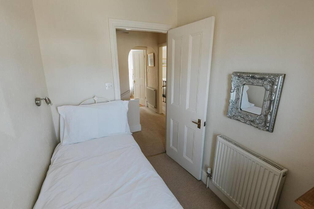 Fir Tree Cottage - Cosy 3 Bed Cottage In Penrhyn Bay With Beautiful Sea Views And Access To Snowdonia Rhôs-on-Sea Exterior foto
