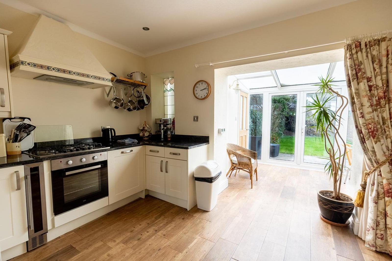 Fir Tree Cottage - Cosy 3 Bed Cottage In Penrhyn Bay With Beautiful Sea Views And Access To Snowdonia Rhôs-on-Sea Exterior foto